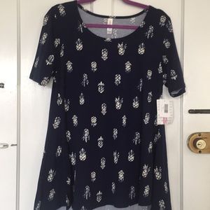 Lularoe medium perfect T